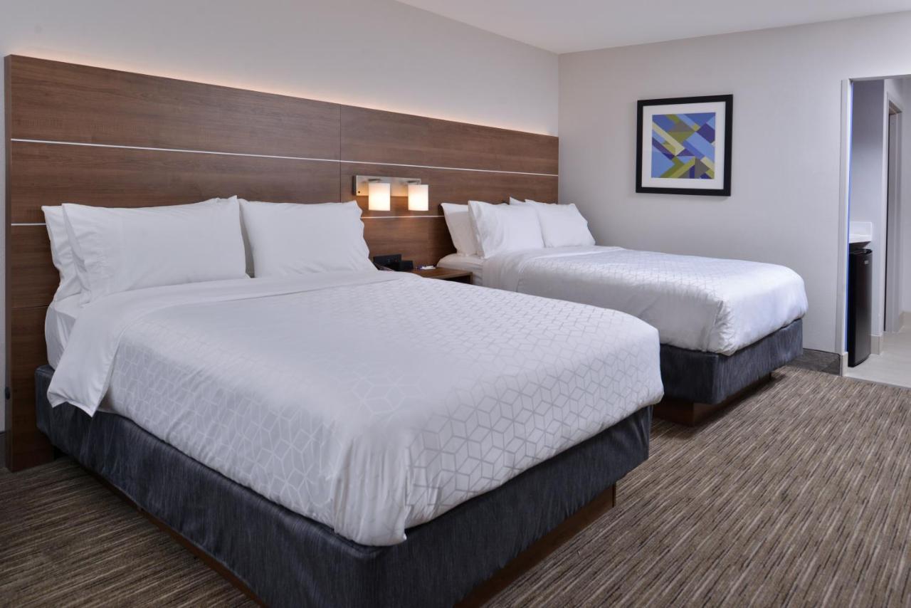 Holiday Inn Express & Suites - Marshalltown By Ihg Exterior photo