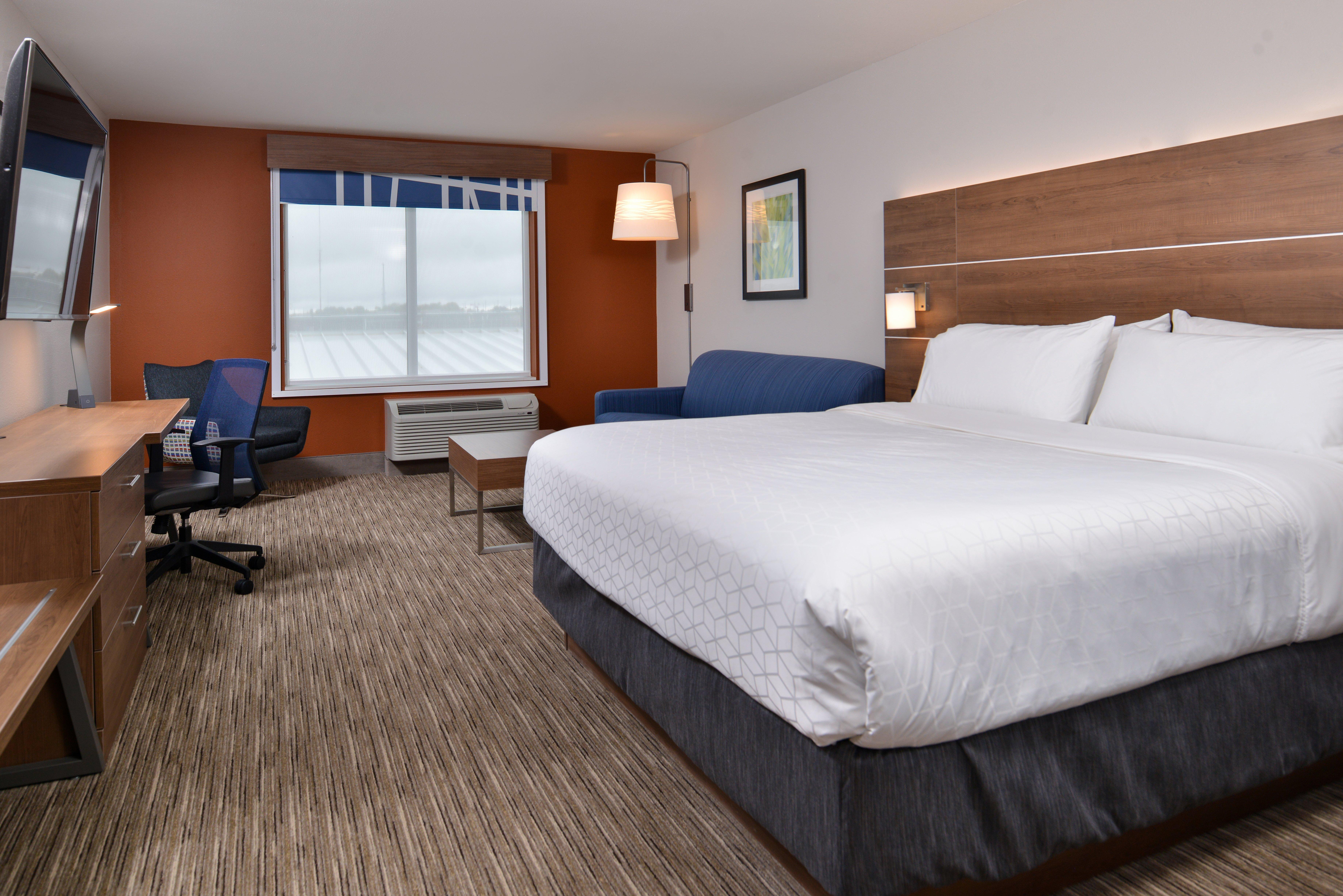 Holiday Inn Express & Suites - Marshalltown By Ihg Exterior photo