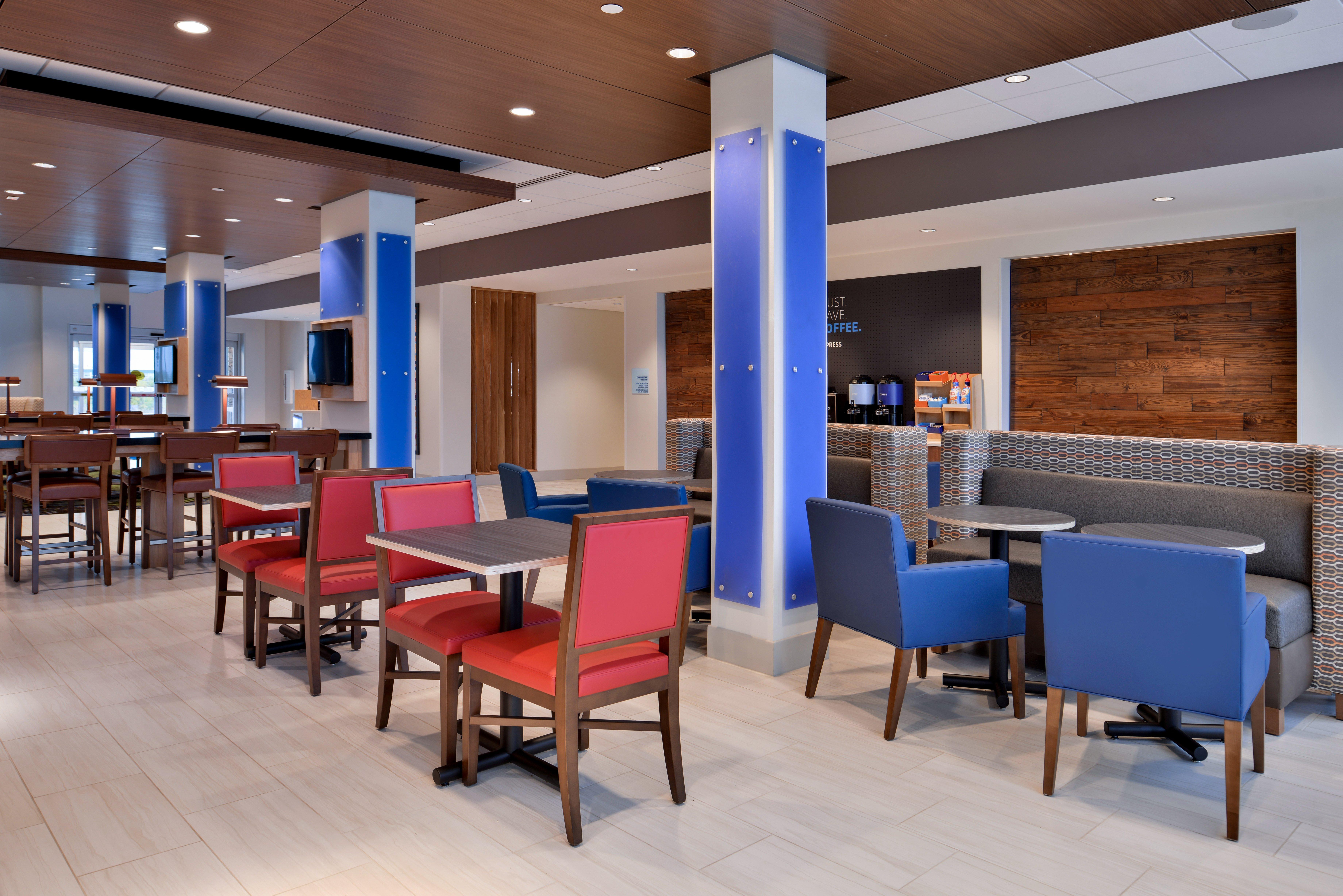 Holiday Inn Express & Suites - Marshalltown By Ihg Exterior photo