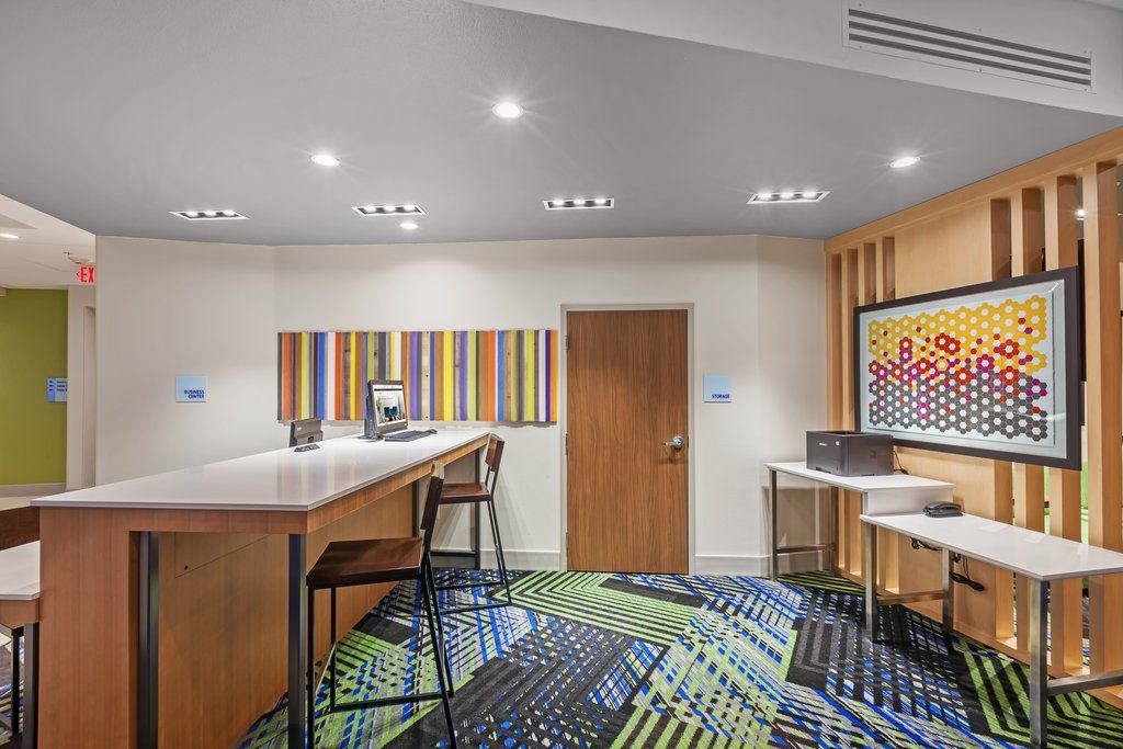 Holiday Inn Express & Suites - Marshalltown By Ihg Exterior photo