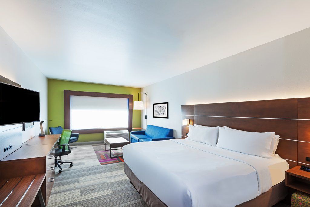 Holiday Inn Express & Suites - Marshalltown By Ihg Exterior photo